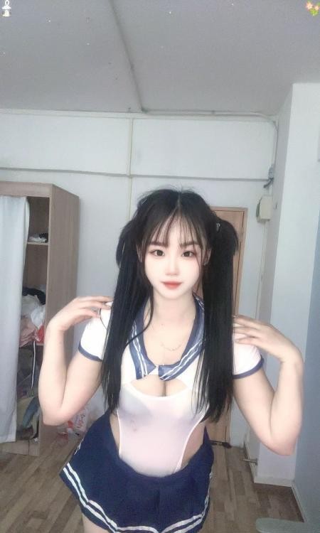 双马尾大胸妹子