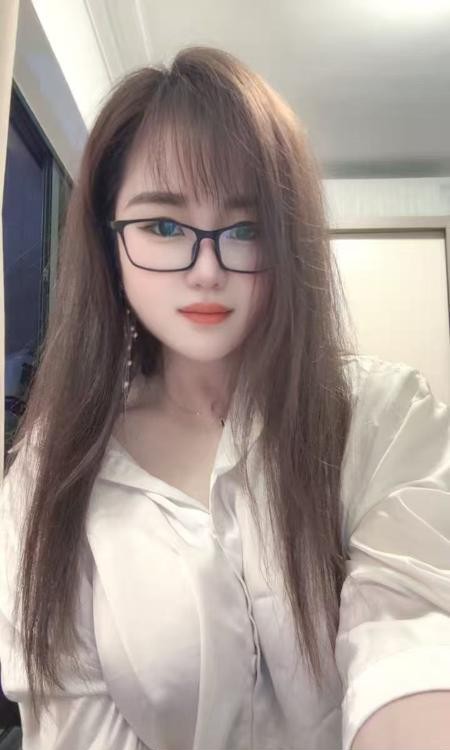 大胸眼镜御姐