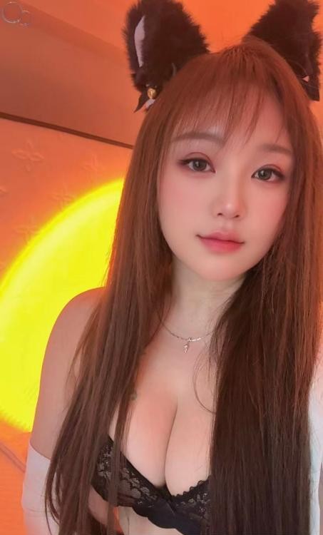 大胸易高潮小甜甜