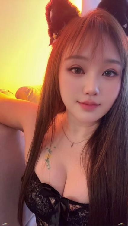 大胸易高潮小甜甜