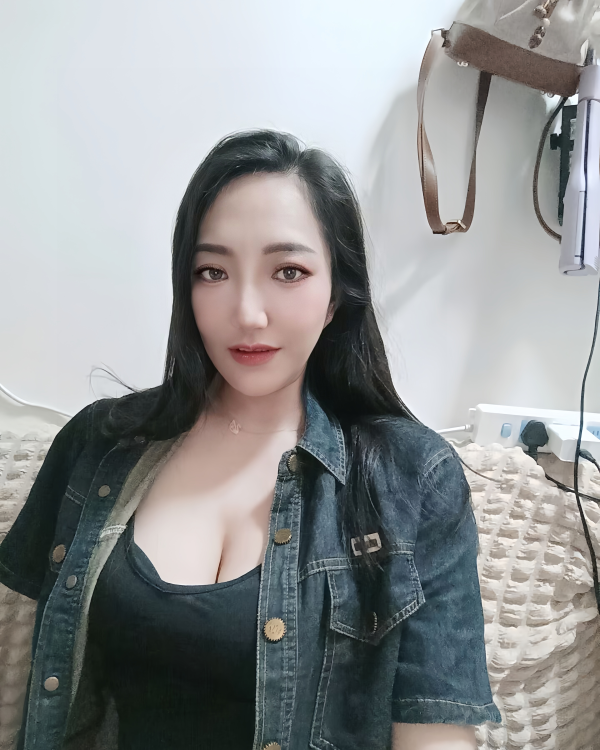 海珠E奶服务系骚少妇
