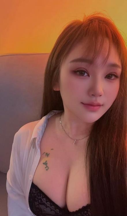 大胸易高潮小甜甜