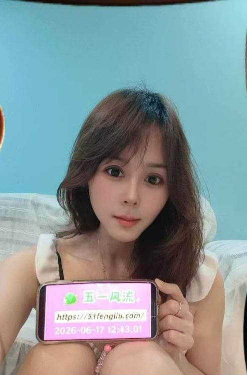 厕所后入大乳嫩妹