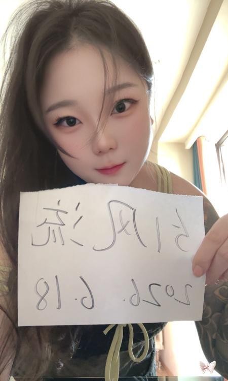 喷水年轻微胖妹妹