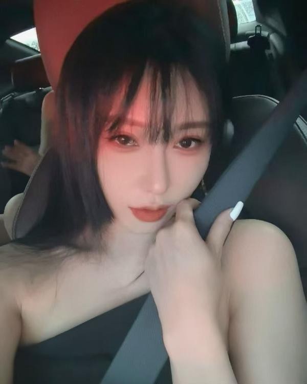 高挑性感长腿颜值妹子