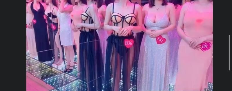 穿开档黑丝一线天爽