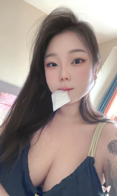 喷水年轻微胖妹妹