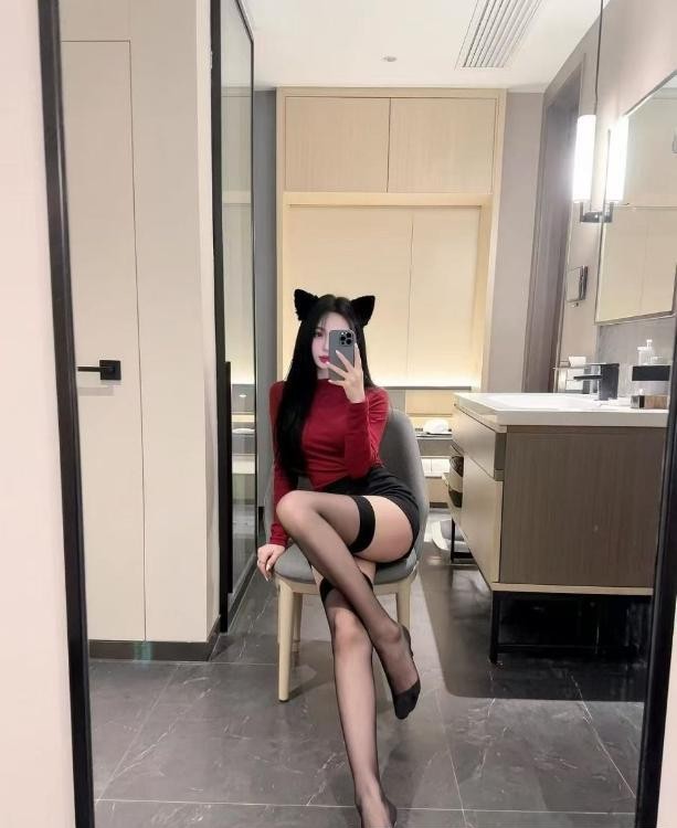 高挑性感长腿颜值妹子