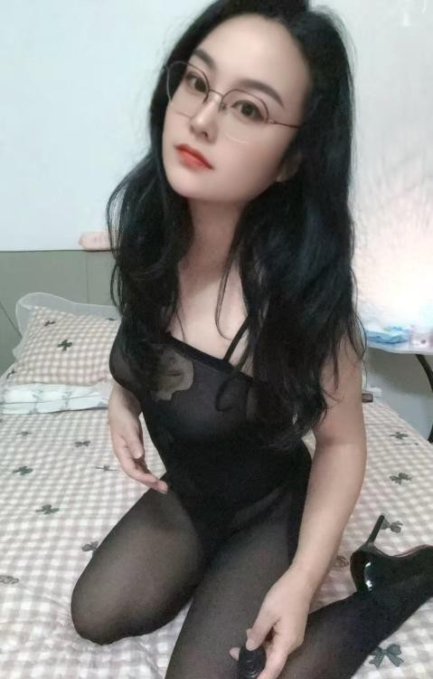 二刷温柔反差眼镜妹