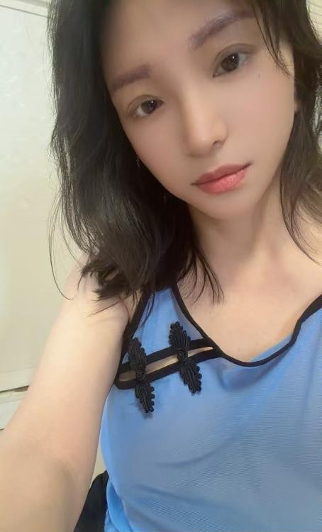 戴眼镜的大胸骚货