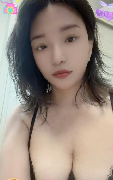 戴眼镜的大胸骚货