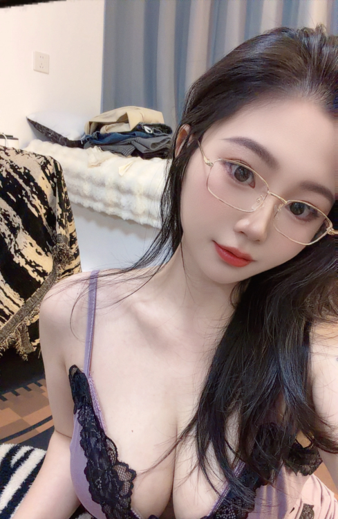 性感萝莉大奶mimi