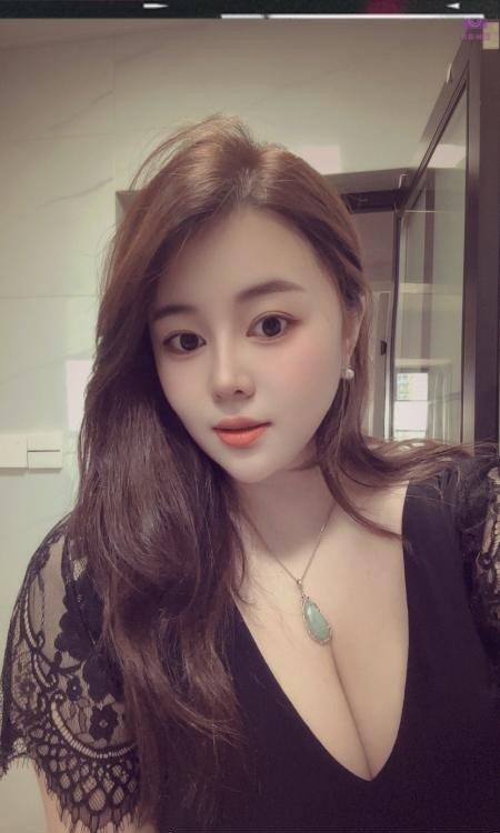 风情D奶美妇