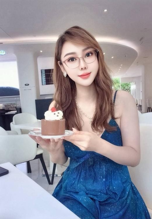 白嫩性感大胸长腿御姐