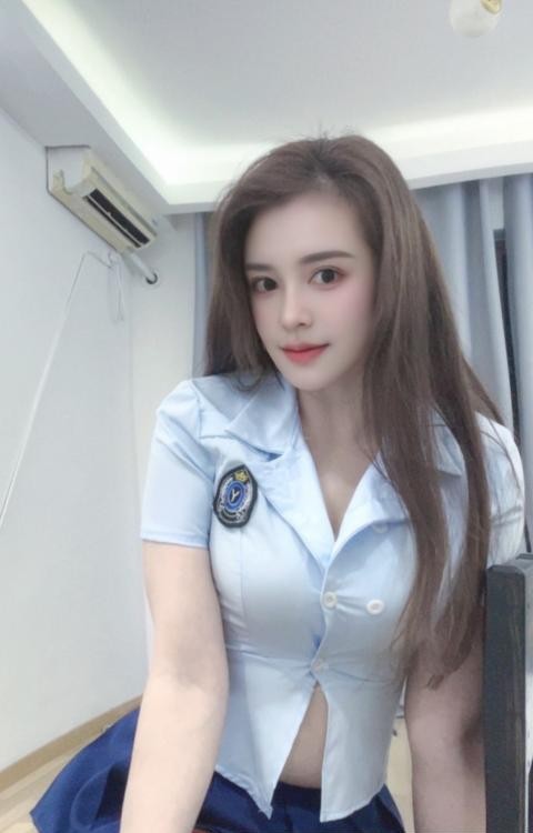高挑气质御姐