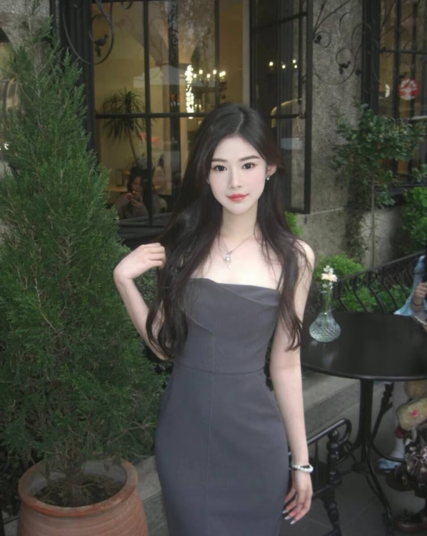 高挑可爱妹子小洋