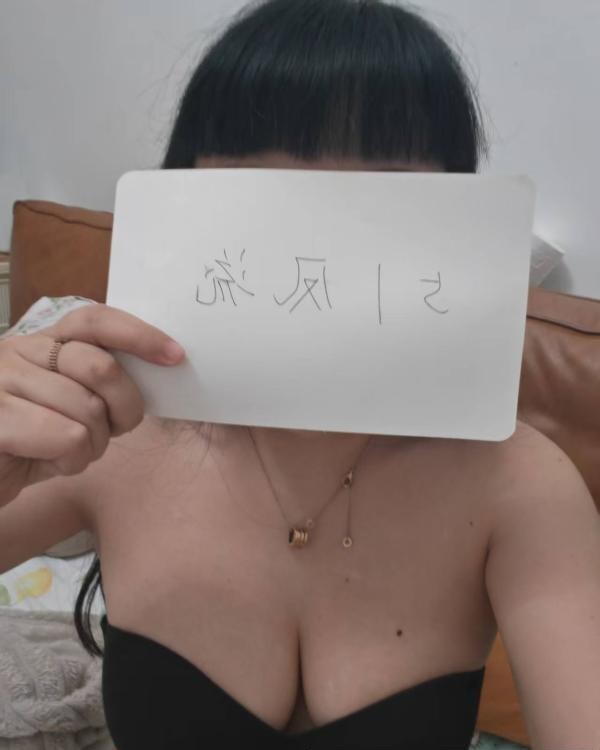 声音甜美胸挺屁股大