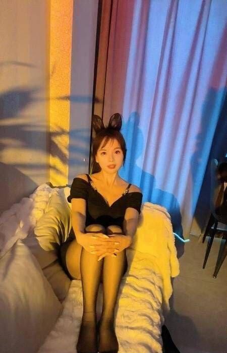 短发性感丰满妹妹