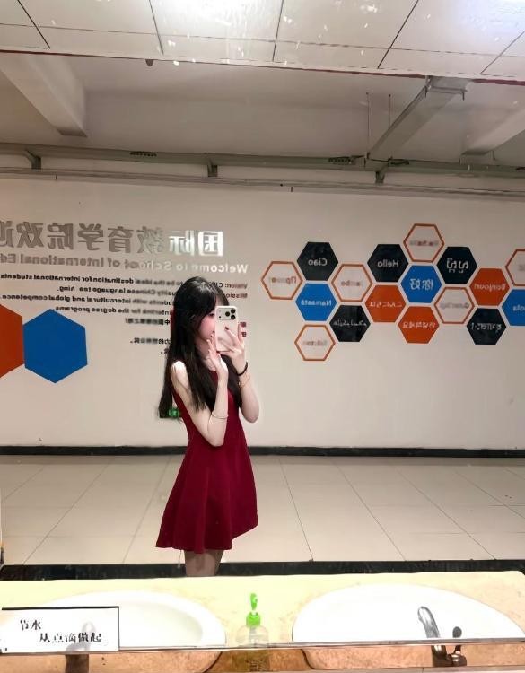 软妹兼职模特乖乖女