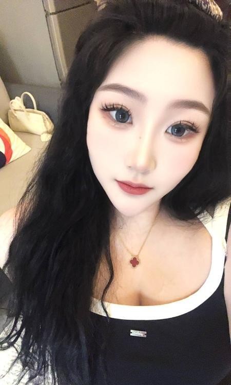 丰满大奶骚货