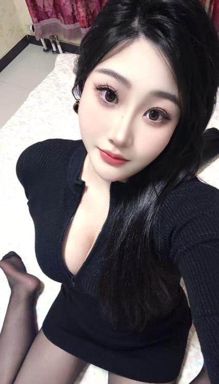 丰满大奶骚货