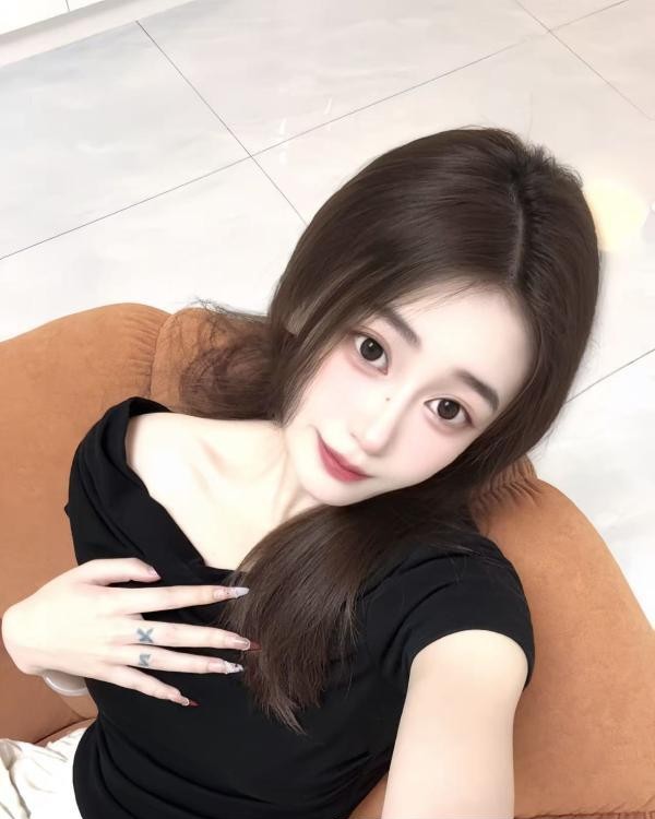 江岸清纯可爱美少女