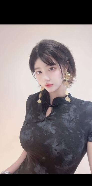 F奶短发大眼逸涵
