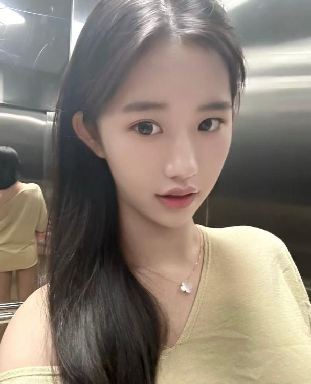 清纯反差萌妹