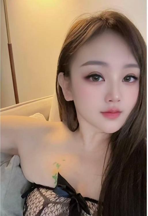 肤白貌美小甜甜