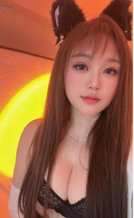 肤白貌美小甜甜