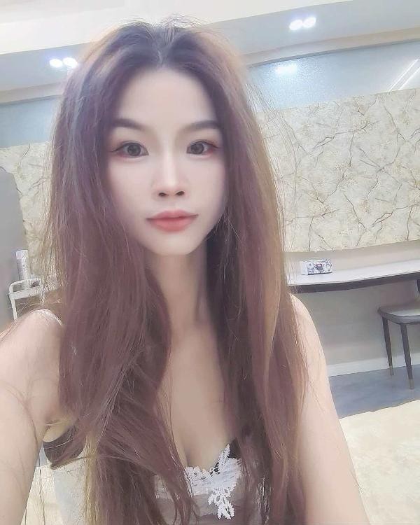 颜值苗条身材美女