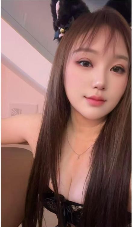肤白貌美小甜甜