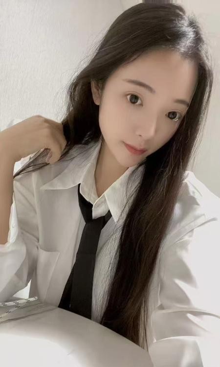 高颜中项口爆小姐姐