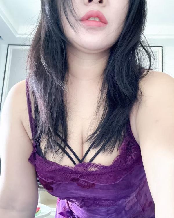 滨江美胸老板娘