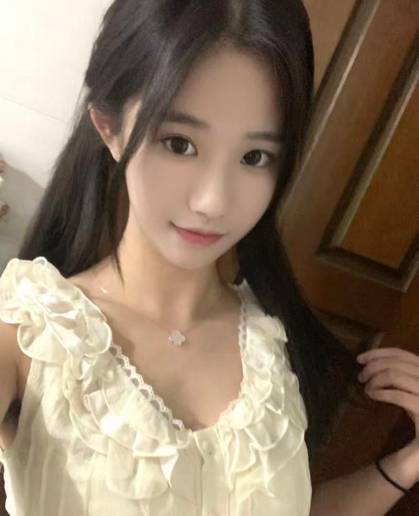 清纯反差萌妹