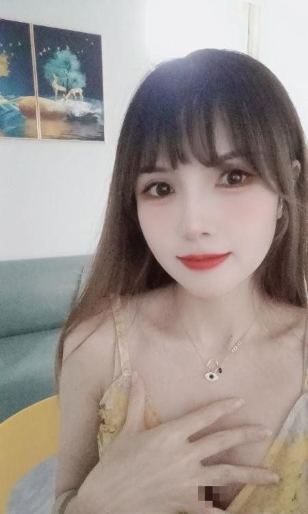 栖霞高挑甜妹