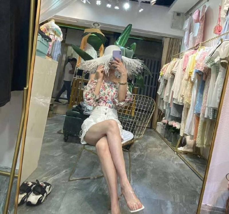 潮喷一字马少妇