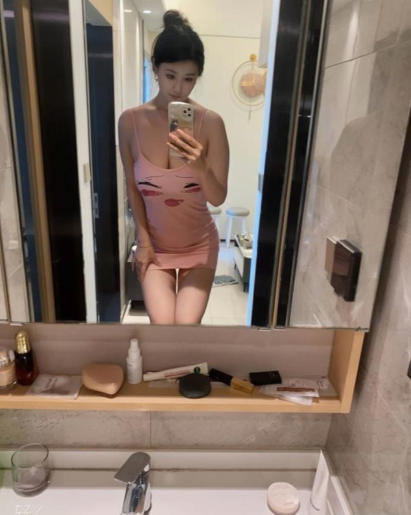 大胸少妇鹿鹿