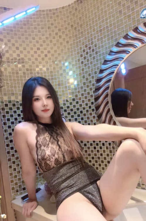 上城性感翘臀美美