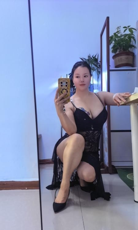 溪蔓姐的大乳奶大屁股