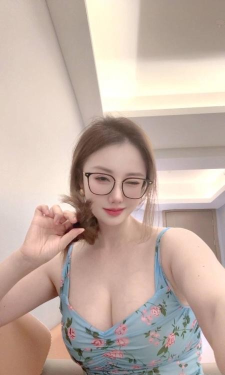 高挑大奶子御姐