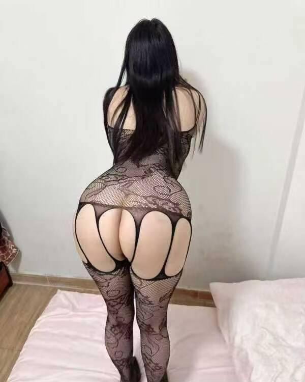 宝安大胸翘臀骚女