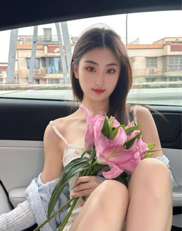 浦东苗条身材小玲玲