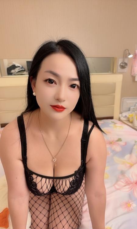超级极品大胸小美