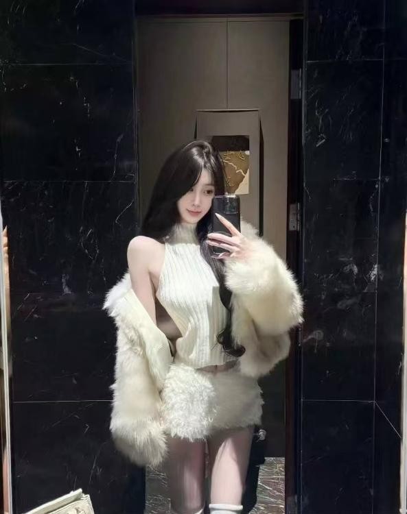高颜值青春美少女