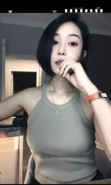 短发气质御姐