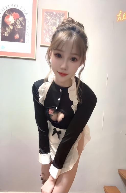 武侯美乳纹身妹小井