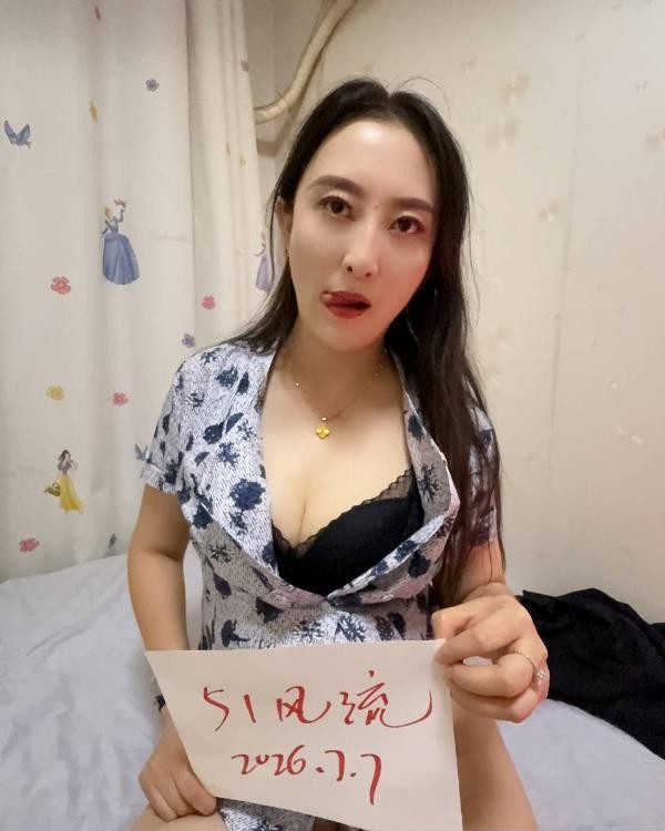 长腿风骚御姐