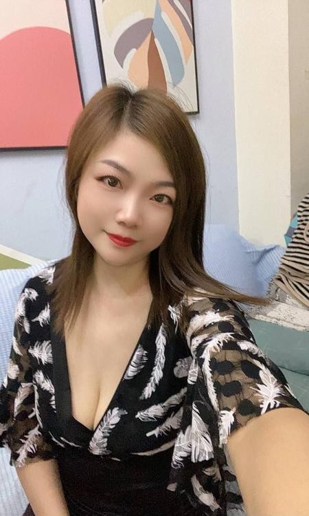 大奶服务少妇
