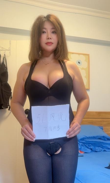 娇艳巨乳少妇